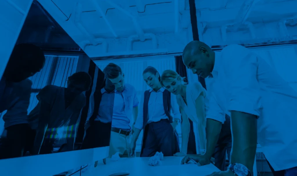 Equipo-de-trabajo-revisando-la-optimización-de-SAP