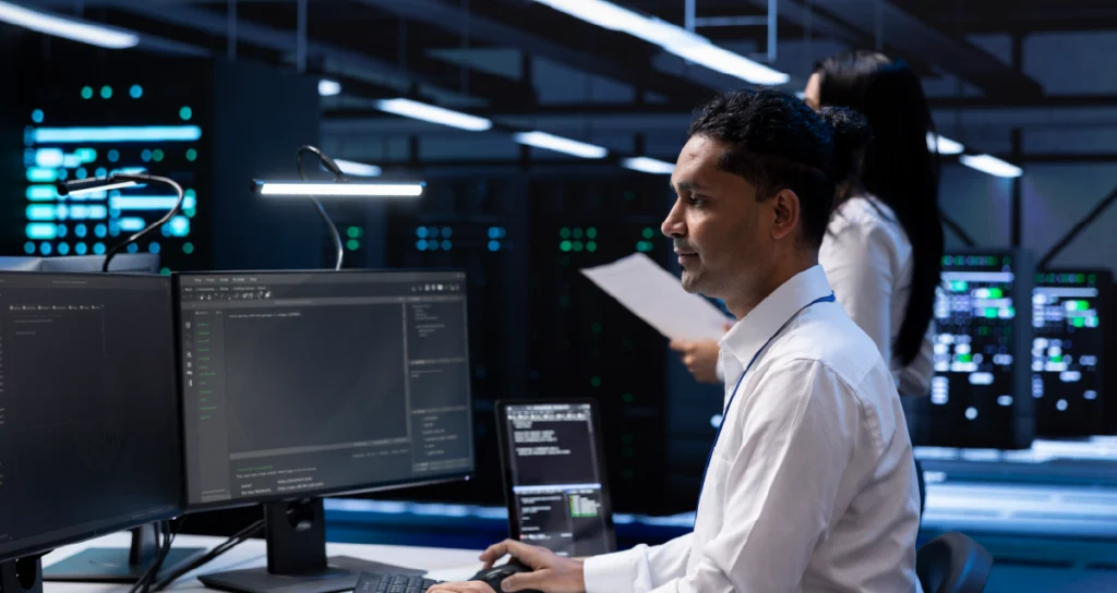 Hombre-trabajando-en-actualizaciones-SAP